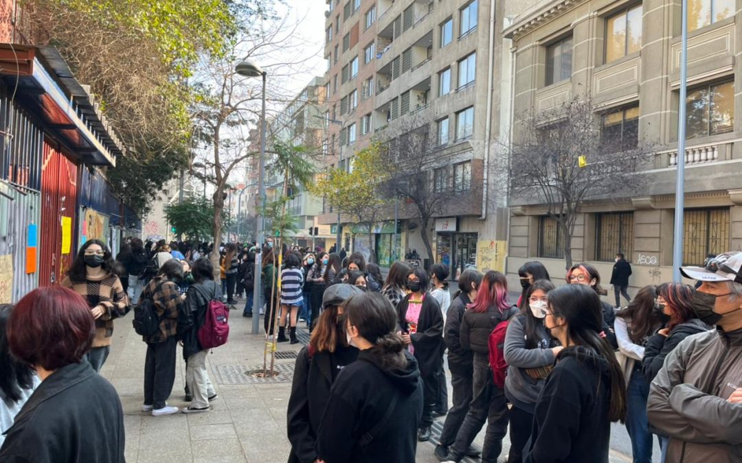 ¿Qué está pasando en los Liceos Emblemáticos de Santiago?