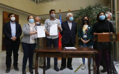 Diputados de oposición presentaron acusación constitucional contra ministro Víctor Pérez
