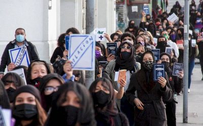 Colectivo LASTESIS realiza «funeral» de la Constitución en Valparaíso